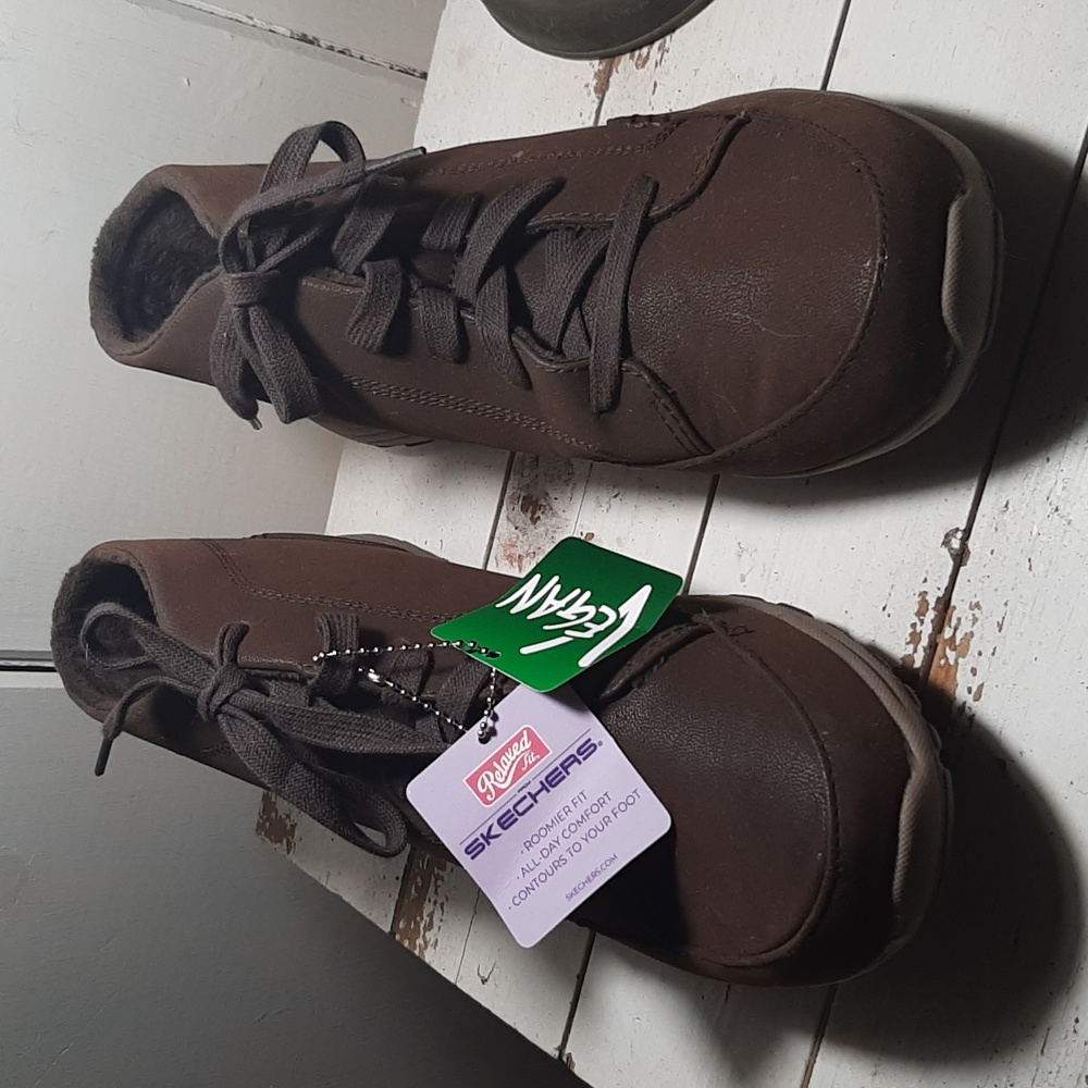 Skechers reggae 9.5, Brown. New.